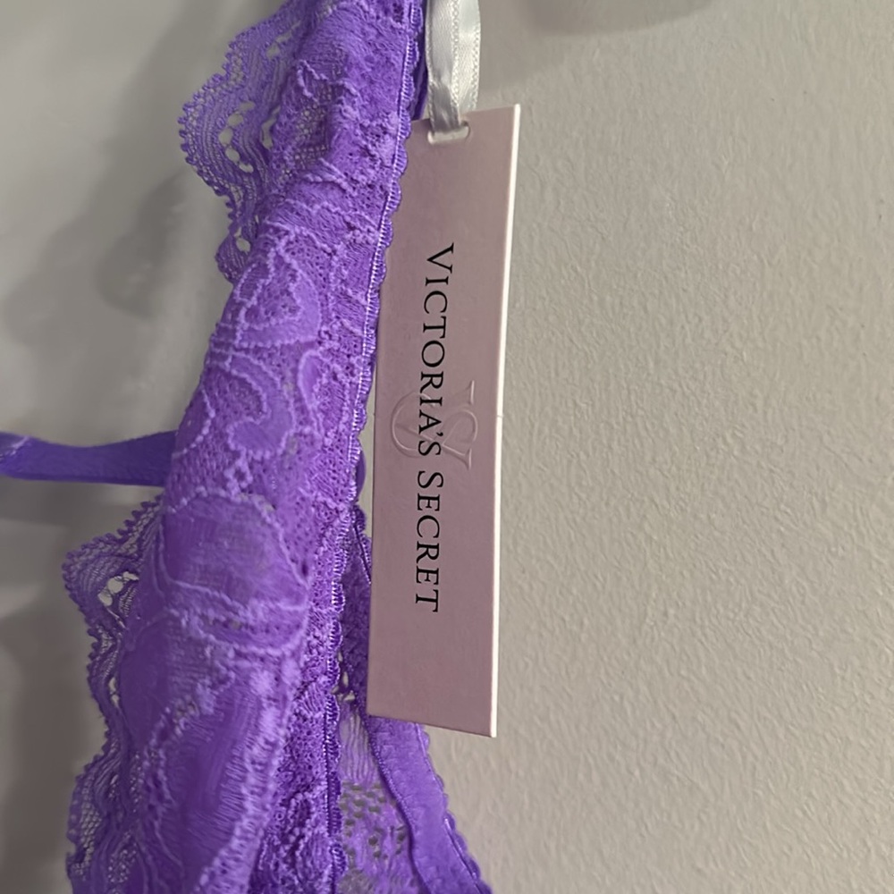 Lingerie - Picture 4 of 5